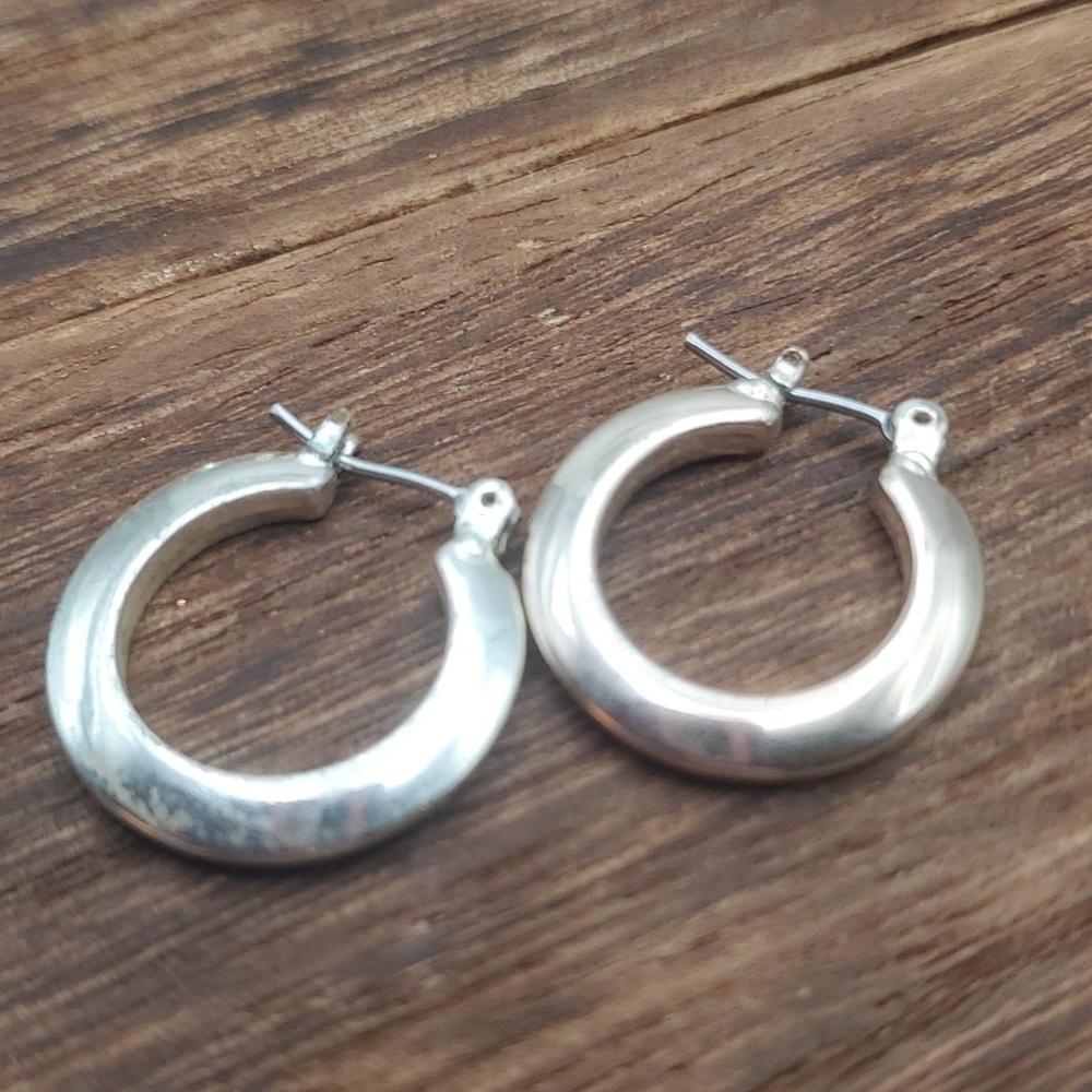 Heavenly silver tone hoop earrings harp styled E305‎